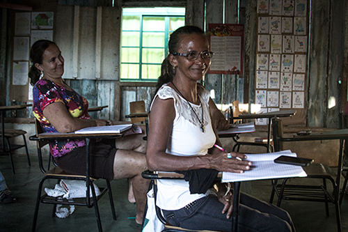 Alunos da escola são do EJA