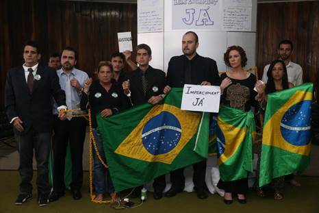 Os adeptos do “Fora Dilma” acham, em boa ou má-fé, que o impeachment resolve