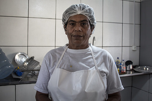 A merendeira e assentada Nadimar