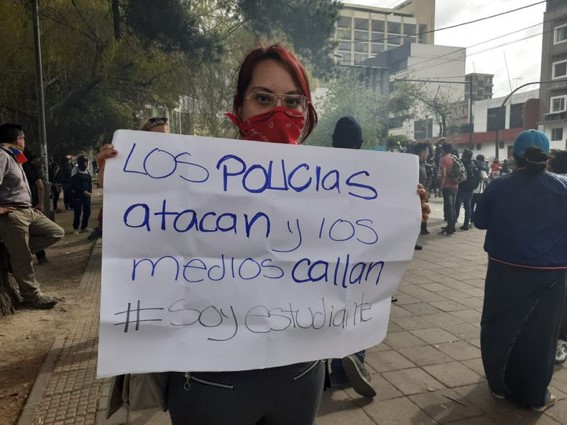 los_policias_atacan_y_los_medios_callan.jpg