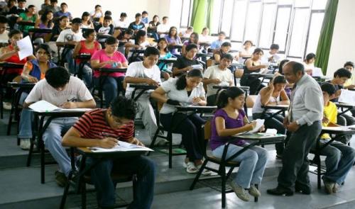 Foto: OtraMirada aula educacion juventud