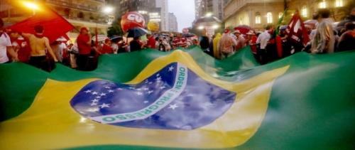 Foto: Paulo Pinto/Agencia PT  bandera brasil manifestacion