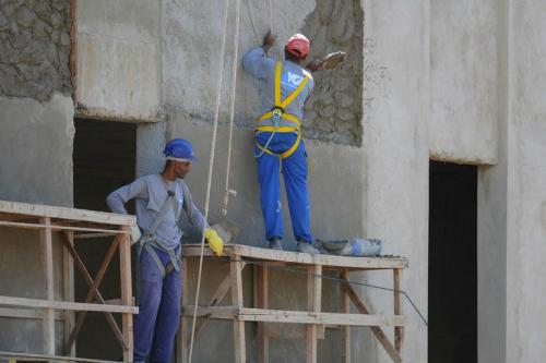 A construção e reforma de casas populares gera empregos de forma imediata e capilarizada. (Fotos públicas: Dênio Simões/ Agência Brasília) construccion