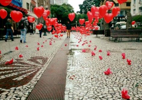 Foto: manifestação silenciosa contra o Golpe de Estado em Curitiba corazones