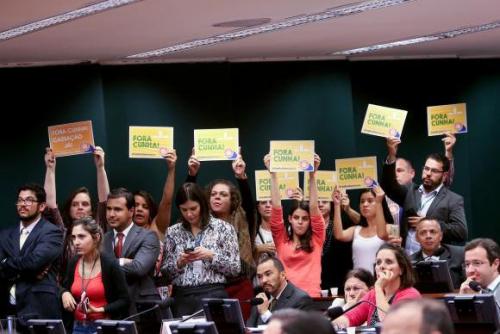 Gritos contra Eduardo Cunha se escucharon en la sesión de la Cámara de Diputados. Foto: Wilson Dias / Agência Brasil cunha foto 