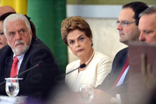 O ministro da Casa Civil, a presidente Dilma e o ministro da Fazenda, na reunião do CDES. (Foto: Fabio Rodrigues Pozzebom/Agência Brasil) dilma br