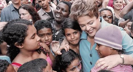 Foto: Ichiro Guerra dilma con ninos