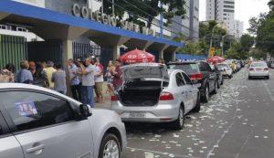 Foto: Eleitores fazem fila para votar no Recife. elecciones brasil