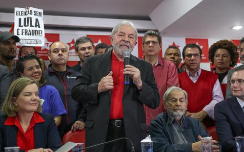 en_conferencia_de_prensa_lula.jpg