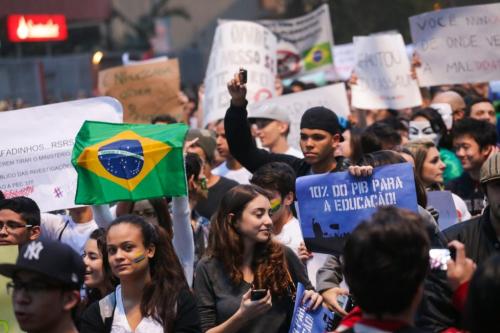 bandera Brasil por educacion