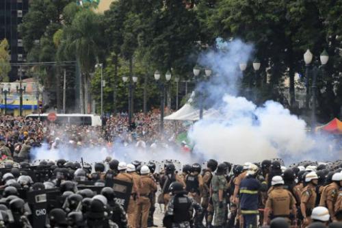 Violência policial no Paraná contra professores em greve Violência policial no Paraná