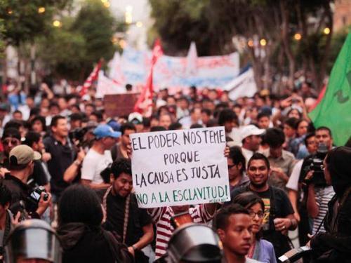 Se plantea el problema como una oposición entre empleo y desempleo, formalidad e informalidad, sin tener en cuenta el alto índice de subempleo y trabajo precario marcha Peru