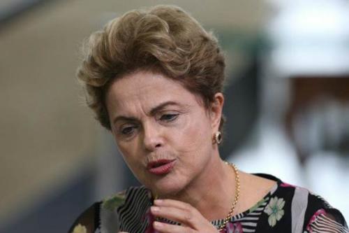 Dilma Rousseff em entrevista coletiva no Planalto na terça feira 15: ela é o alvo, mas não sozinha Dilma Rousseff não sozinha