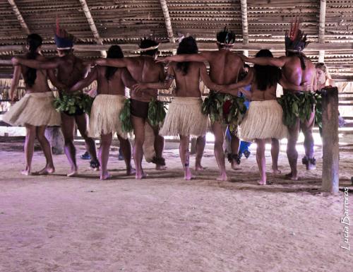 Lucía Barreiros indigenas de espalda