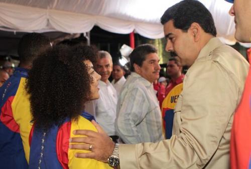  maduro con jovenes telesur