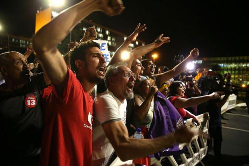 Manifestantes protestam contra o impeachment em Brasília   Foto: Marcello Casal/ Agência Brasil manifes protesta