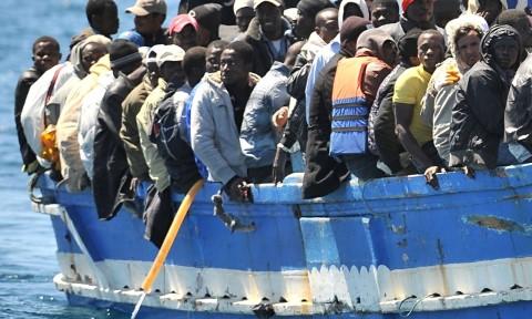  migrantes en bote small mobile