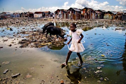 Haiti nina casas miseria