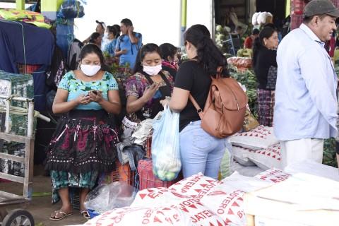 pandemia_guatemala_foto_el_periodico_telefono.jpg