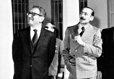 Henry Kissinger con Jorge Rafael Videla. Imagen extraída extraída de  artículo  sobre el Plan Cóndor  plan condor