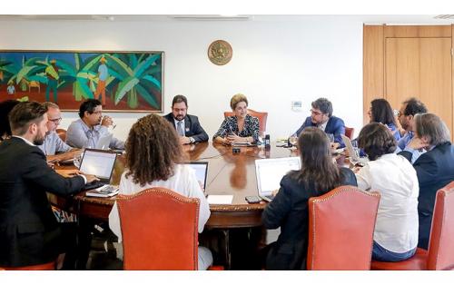 Dilma Rousseff recebe blogueiros e jornalistas no Planalto   Foto: Roberto Stuckert Filho/PR reunion dilma