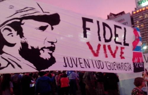 fidel-vive.jpg