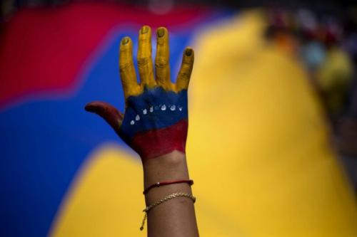  venezuela bandera mano