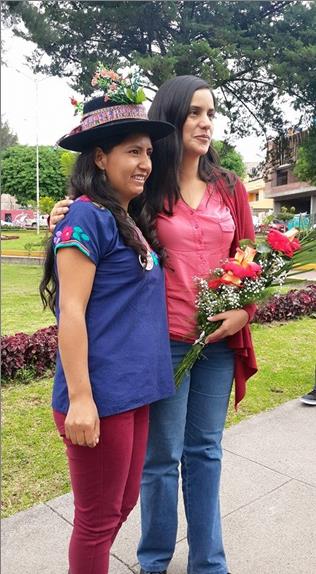 Verónika Mendoza y Tania Pariona en Ayacucho